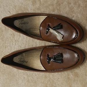 TROTTERS BROWN UPPER LEATHER FLATS SIZE 7 NARROW